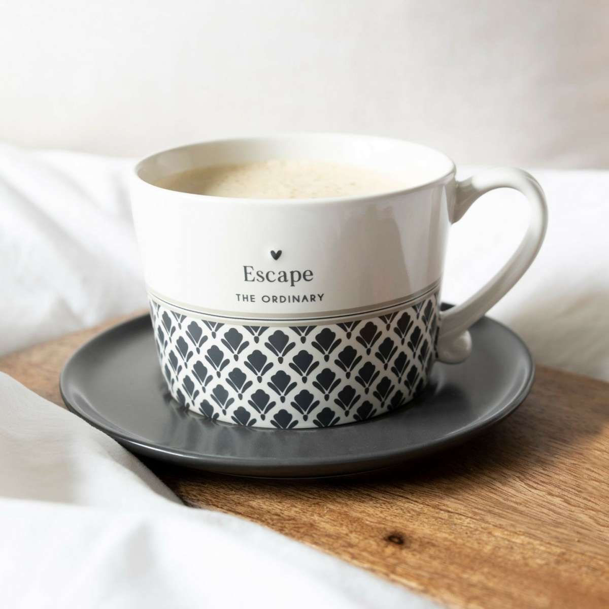 Immagine del prodotto Mug Escape the Ordinary in Gres Porcellanato | Bastion Collections