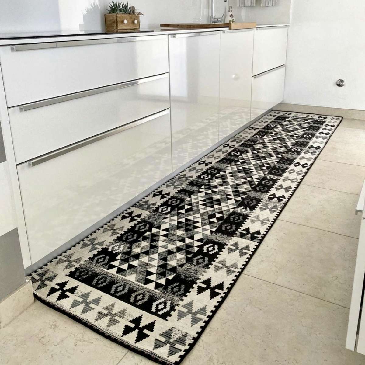 Immagine del prodotto Tappeto Kilim Nero Antiscivolo e Lavabile in Lavatrice | Pietro Zanetti Home