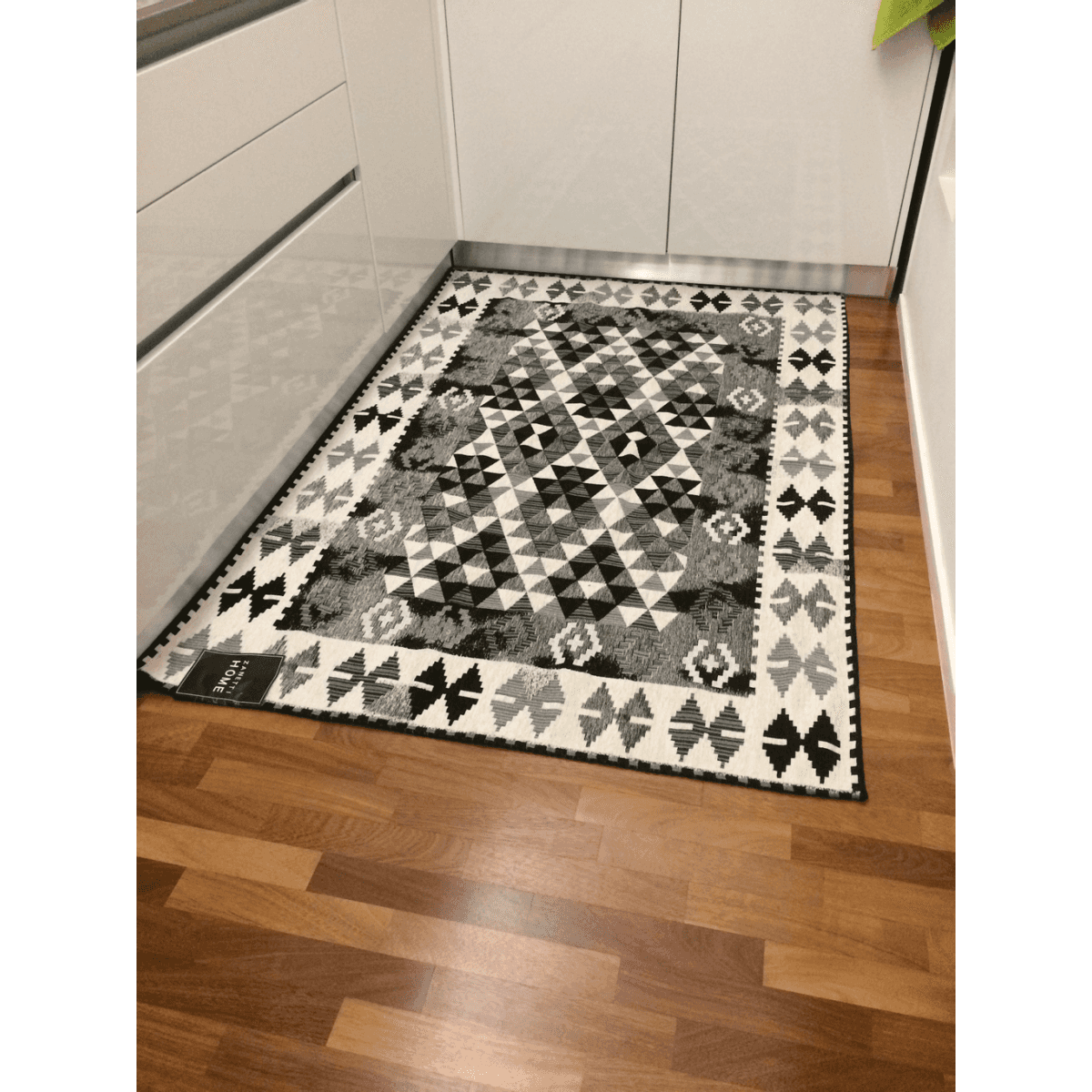 Immagine del prodotto Tappeto Kilim Nero Antiscivolo e Lavabile in Lavatrice | Pietro Zanetti Home