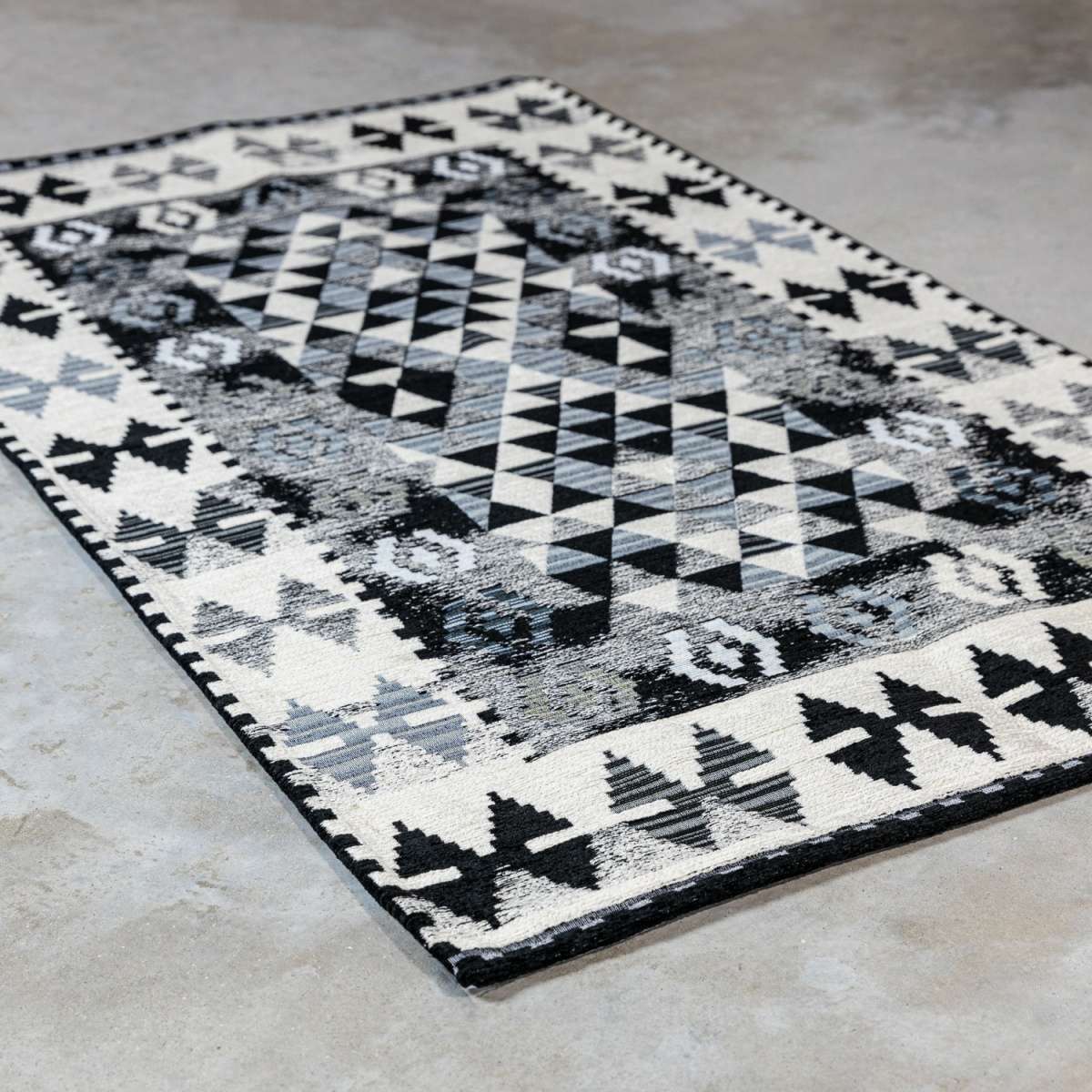 Immagine del prodotto Tappeto Kilim Nero Antiscivolo e Lavabile in Lavatrice | Pietro Zanetti Home