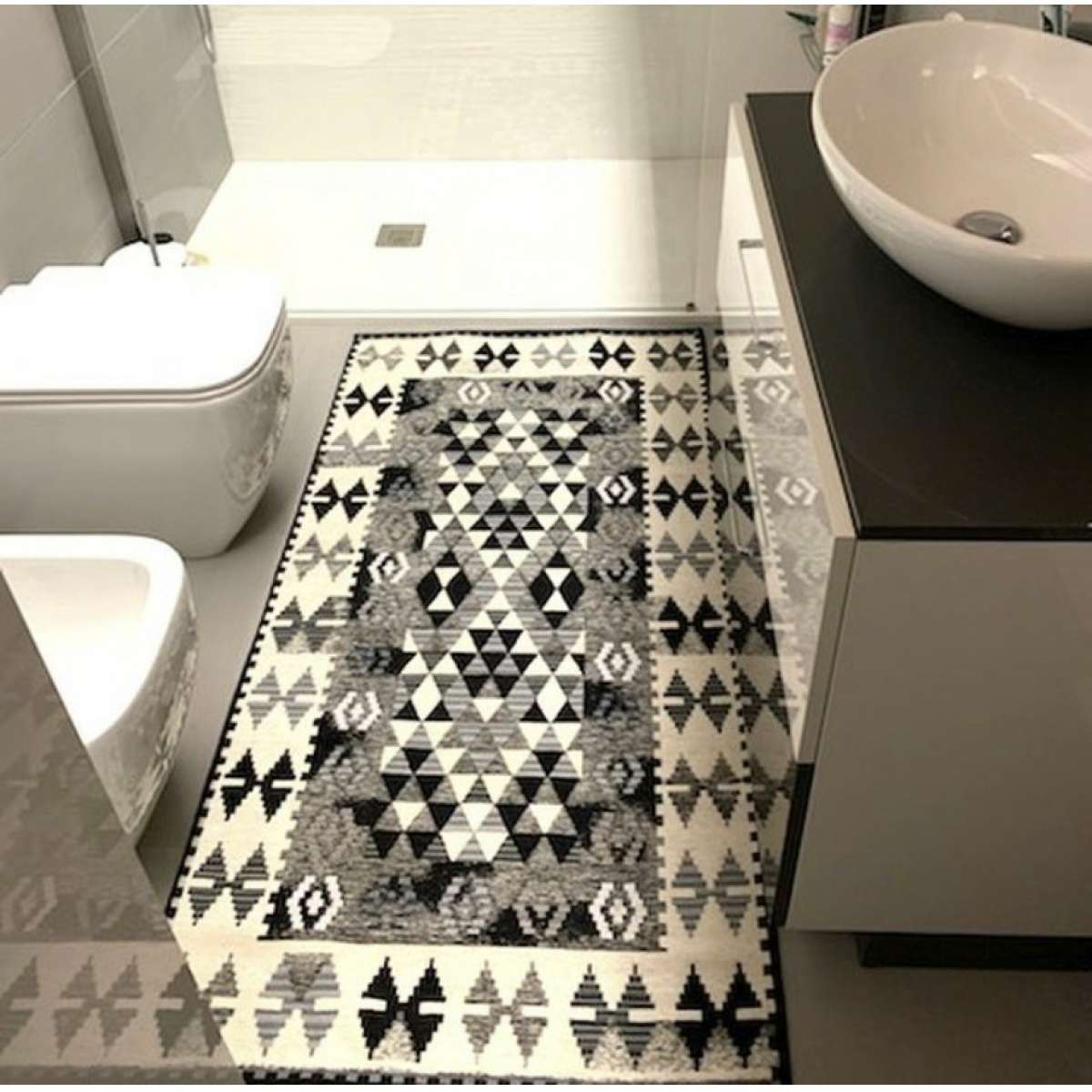 Immagine del prodotto Tappeto Kilim Nero Antiscivolo e Lavabile in Lavatrice | Pietro Zanetti Home