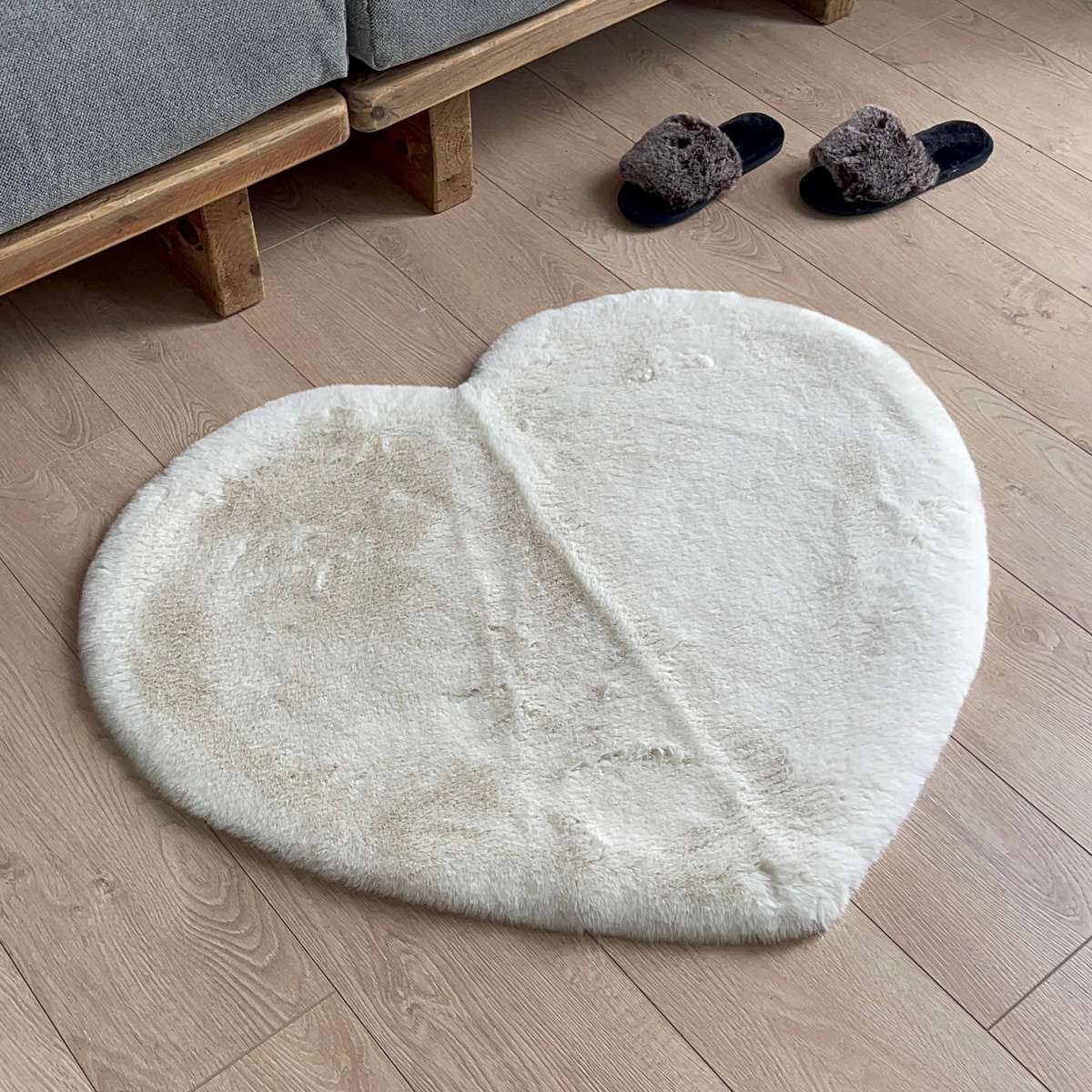 Immagine del prodotto Tappeto Rabbit a forma di Cuore a pelo corto 76x88 cm (3 Colori) | Pietro Zanetti Home