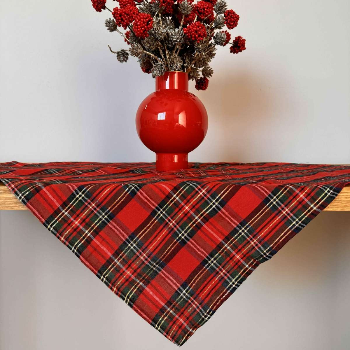 Immagine del prodotto Centrotavola Tartan Rosso Lurex Oro 90X90 cm | Pietro Zanetti Home