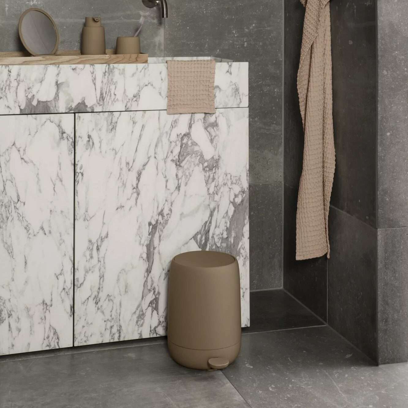 Immagine del prodotto Pattumiera SONO - 7 Colori | Blomus