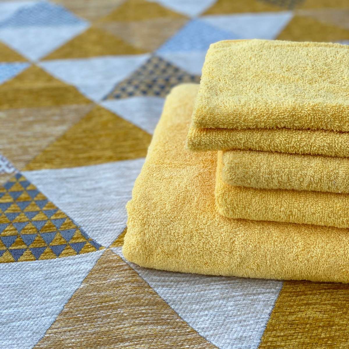 Immagine variante 65x300 cm - Tappeto Triangoli Giallo Antiscivolo e Lavabile in Lavatrice | Pietro Zanetti Home
